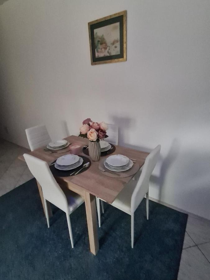 Simun Apartment คาร์โลวัตส์ ภายนอก รูปภาพ